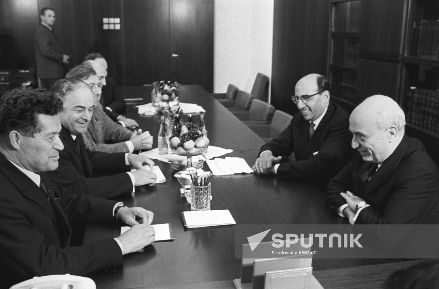 A. Shitikov and A. Fanfani during negotiations
