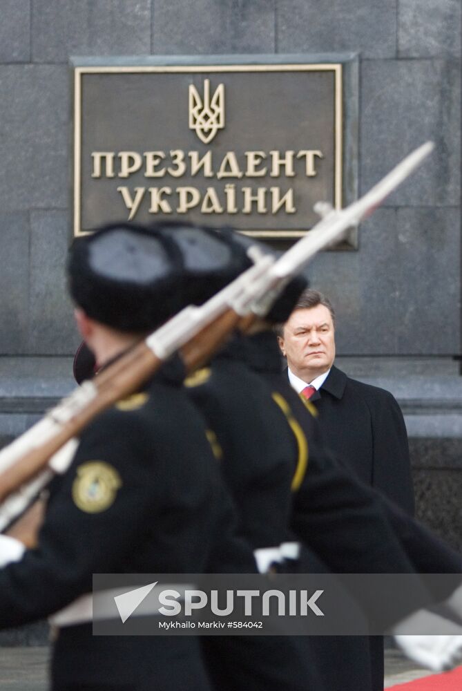 Military honors ceremony for Ukrainian President