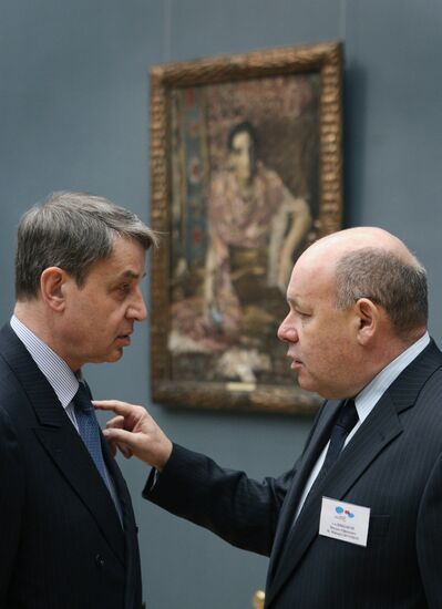 Alexander Avdeyev and Mikhail Shvydkoi