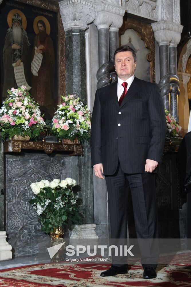 Viktor Yanukovych. Prayer. Cathedral.