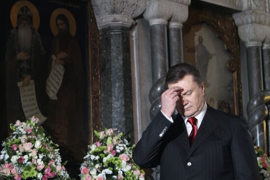 Viktor Yanukovych. Prayer. Cathedral.