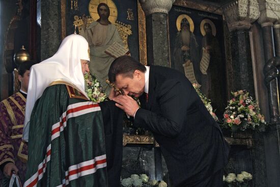 Viktor Yanukovych. Prayer. Cathedral.
