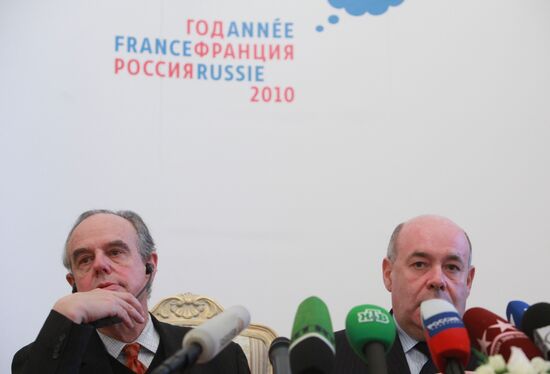 Frédéric Mitterrand holds press conference in Moscow