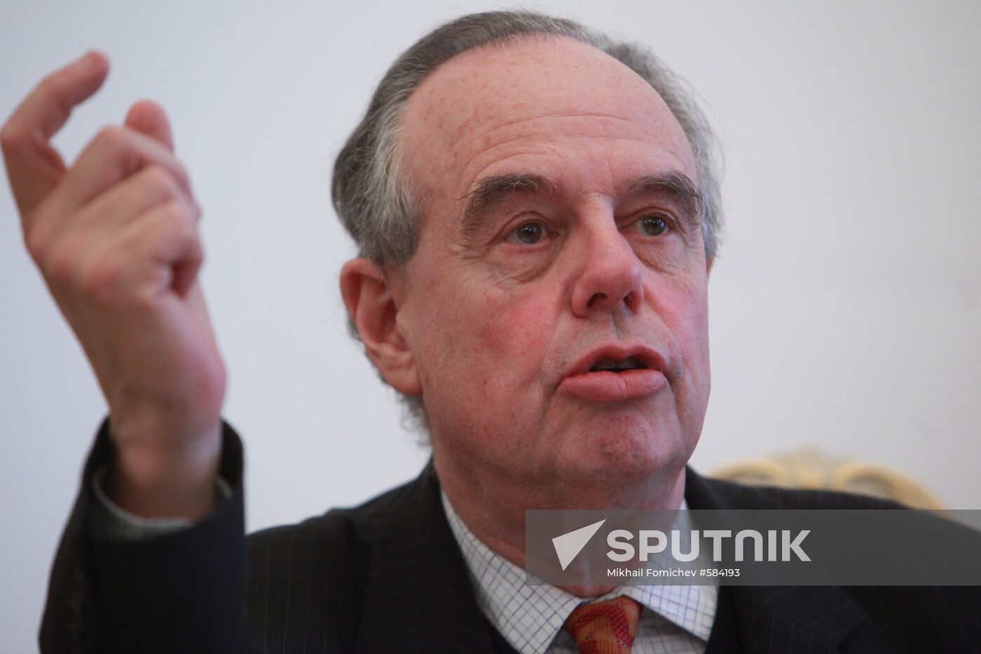 Frédéric Mitterrand holds press conference in Moscow