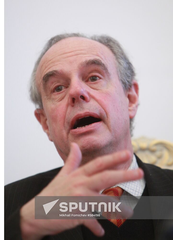 Frédéric Mitterrand holds press conference in Moscow
