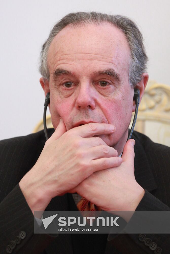 Frédéric Mitterrand holds press conference in Moscow