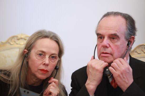 Frédéric Mitterrand's news conference in Moscow