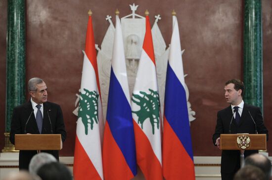 Dmitry Medvedev meets with Michel Suleiman