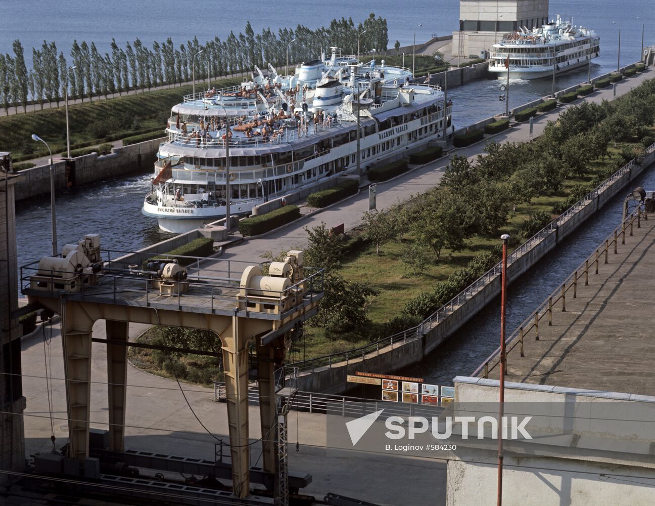 A lock of the Volzhskaya hydropower plant