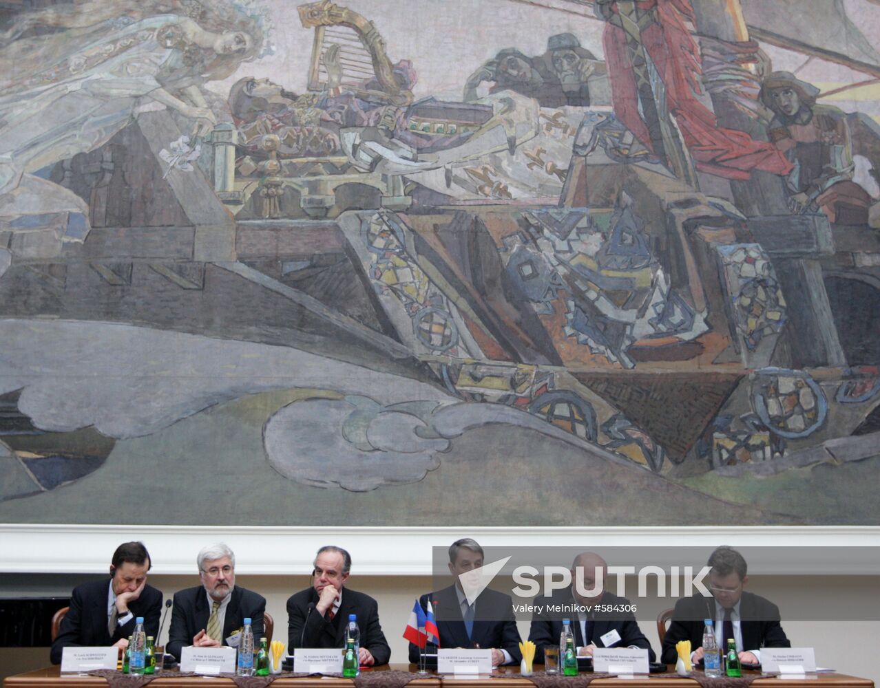 Russian, French culture ministers meet with culture figures