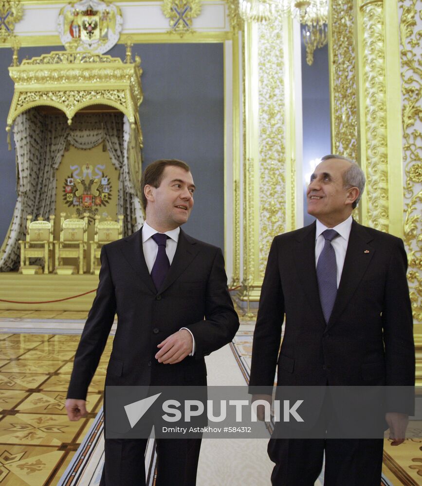 Dmitry Medvedev meets with Michel Suleiman