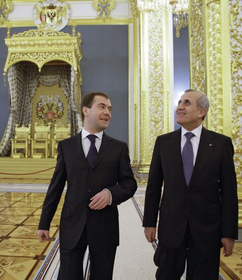 Dmitry Medvedev meets with Michel Suleiman