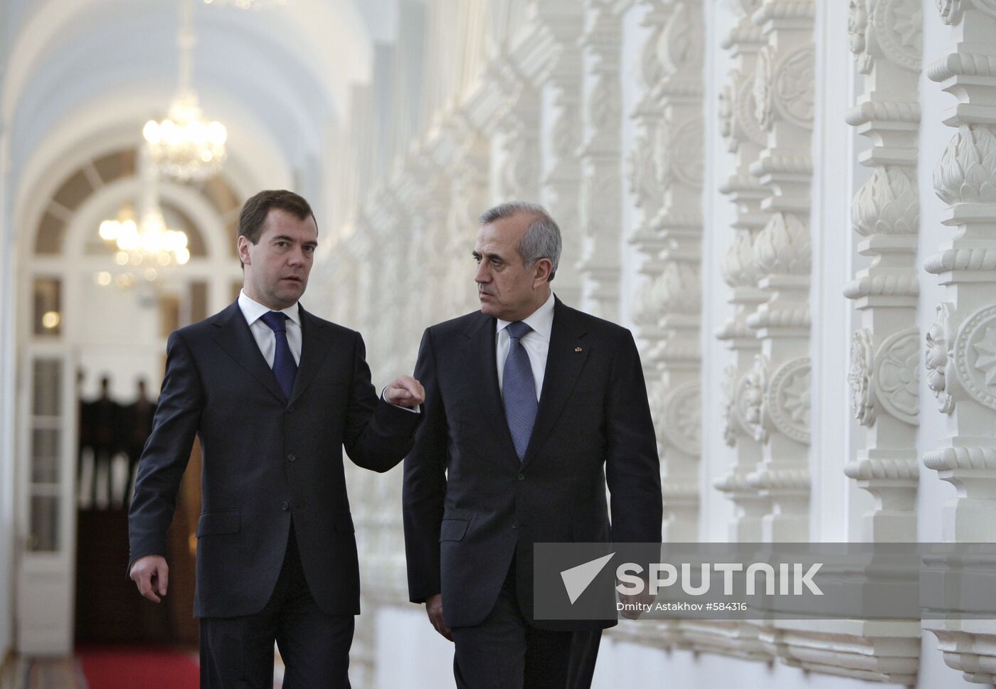 Dmitry Medvedev meets with Michel Suleiman