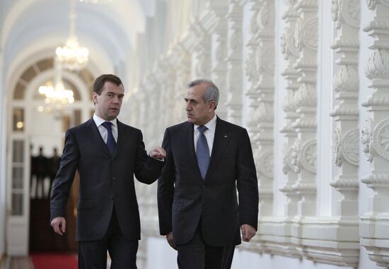 Dmitry Medvedev meets with Michel Suleiman