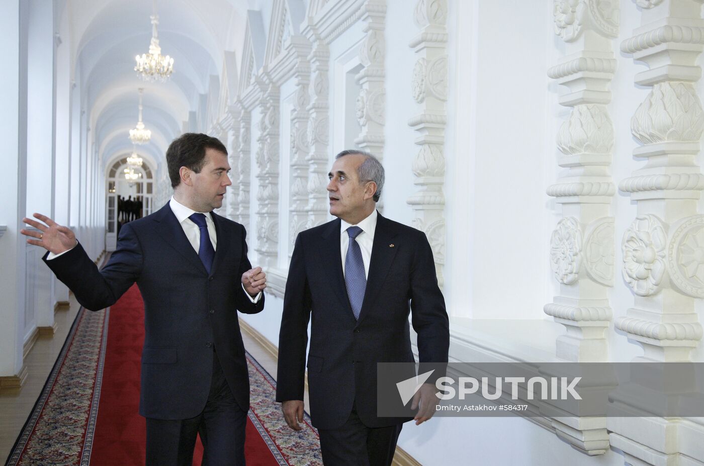 Dmitry Medvedev meets with Michel Suleiman