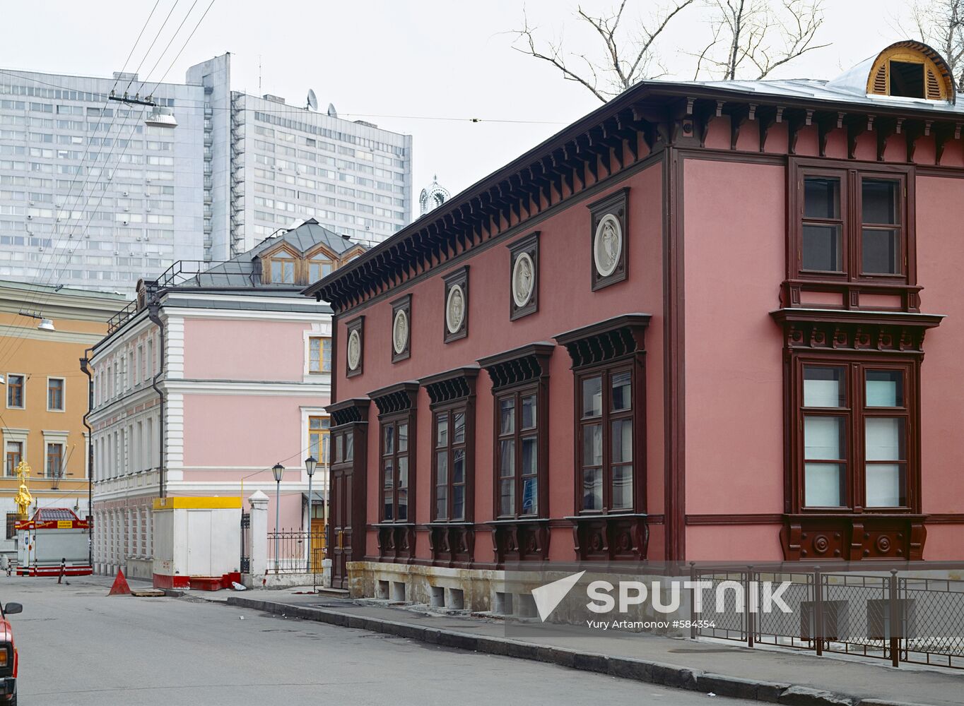 Dwelling house designed by architect Mikhail Lopyrevsky
