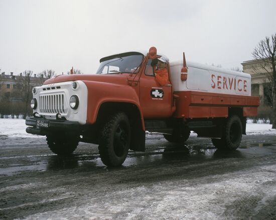 Mobile tractor repair service
