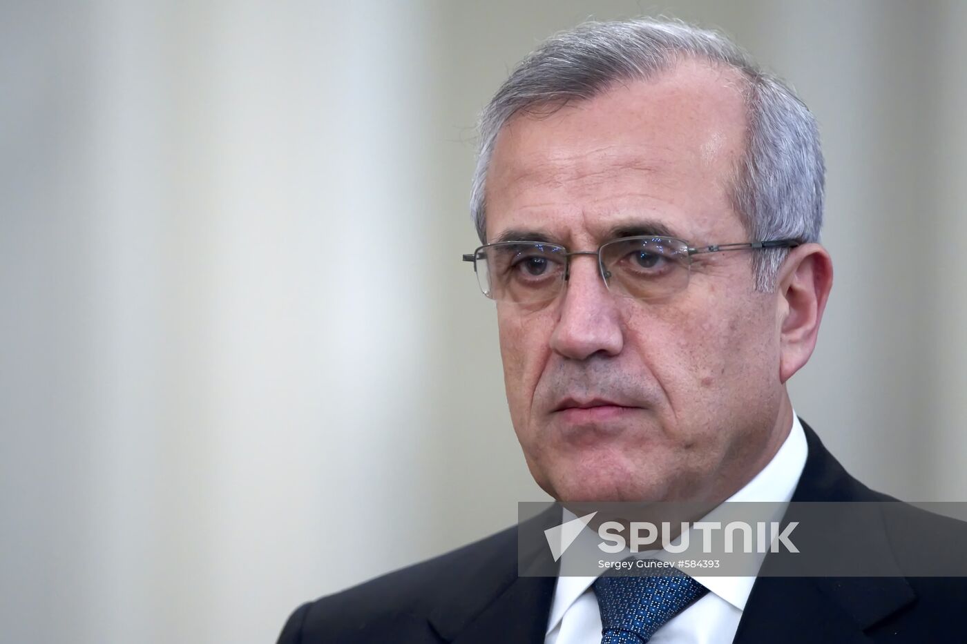 Dmitry Medvedev meets with Michel Suleiman