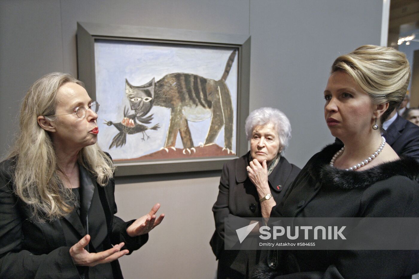 Svetlana Medvedeva attends Picasso. Moscow art exhibition