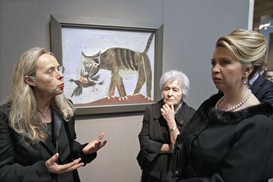 Svetlana Medvedeva attends Picasso. Moscow art exhibition