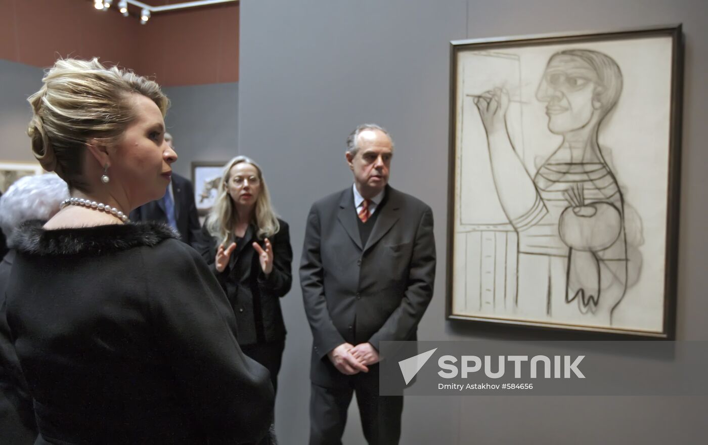 Svetlana Medvedeva attends Picasso. Moscow art exhibition