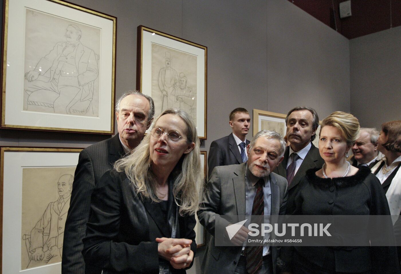 Svetlana Medvedeva attends Picasso. Moscow art exhibition