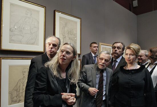 Svetlana Medvedeva attends Picasso. Moscow art exhibition