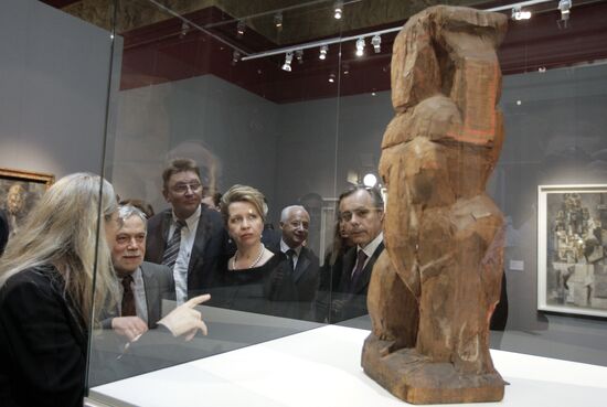 Svetlana Medvedeva attends Picasso. Moscow art exhibition