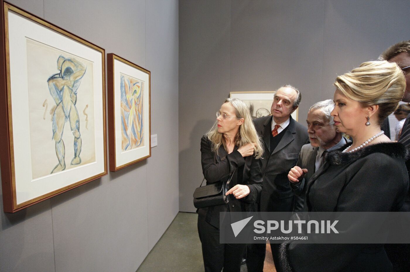 Svetlana Medvedeva attends Picasso. Moscow art exhibition