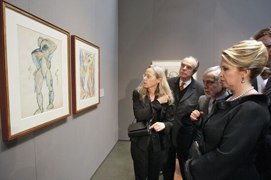 Svetlana Medvedeva attends Picasso. Moscow art exhibition