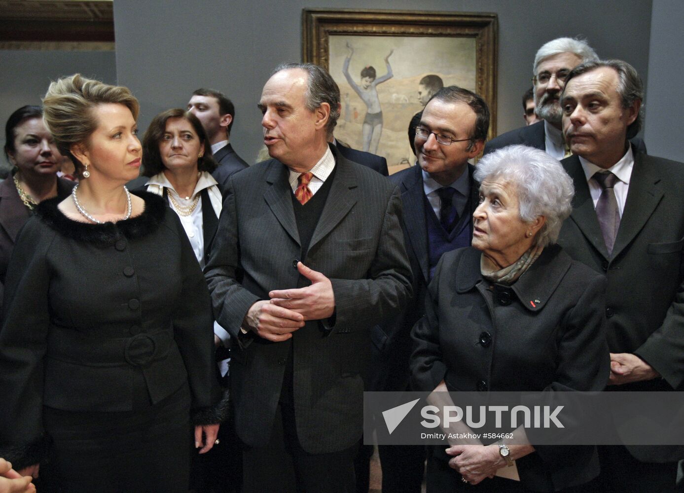 Svetlana Medvedeva attends Picasso. Moscow art exhibition