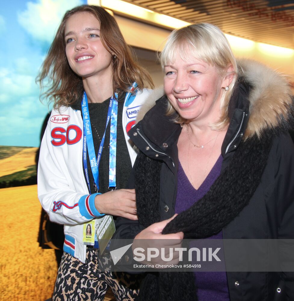 Natalya Vodyanova with her mother, Larisa
