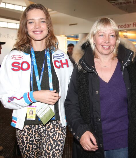 Natalya Vodyanova with her mother, Larisa