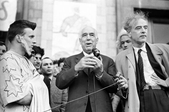 Niels Bohr and Lev Landau