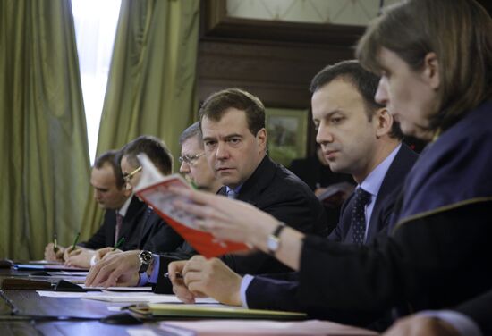 Dmitry Medvedev meets with Russian business community