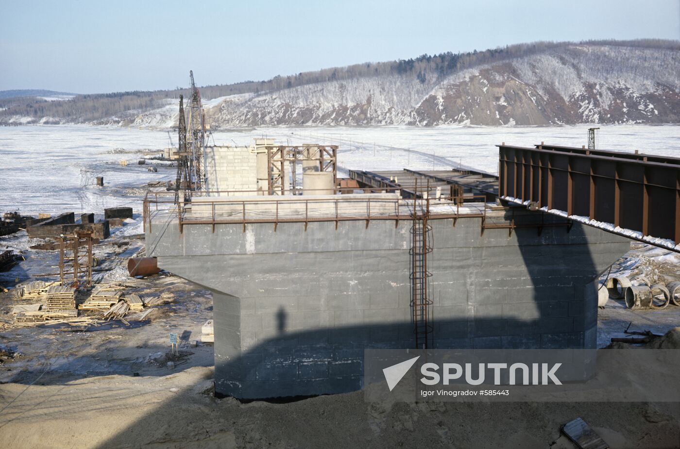 Construction of a bridge across Amur river