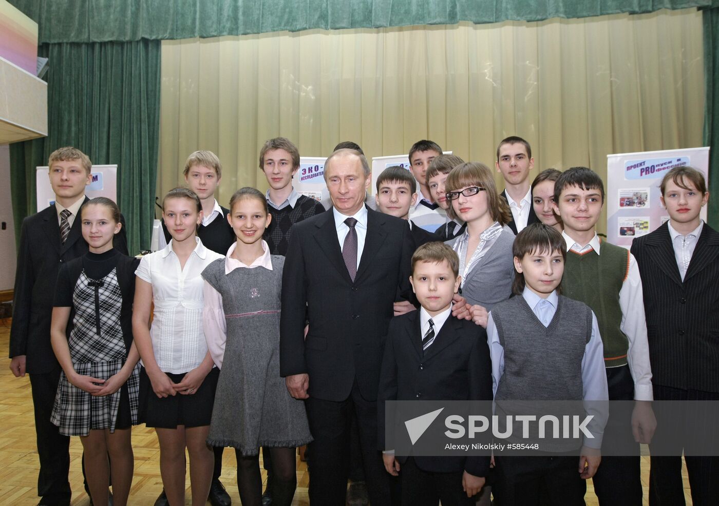Vladimir Putin visits school in Tyumen