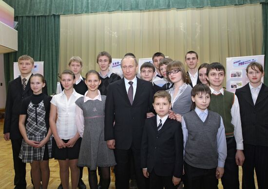 Vladimir Putin visits school in Tyumen