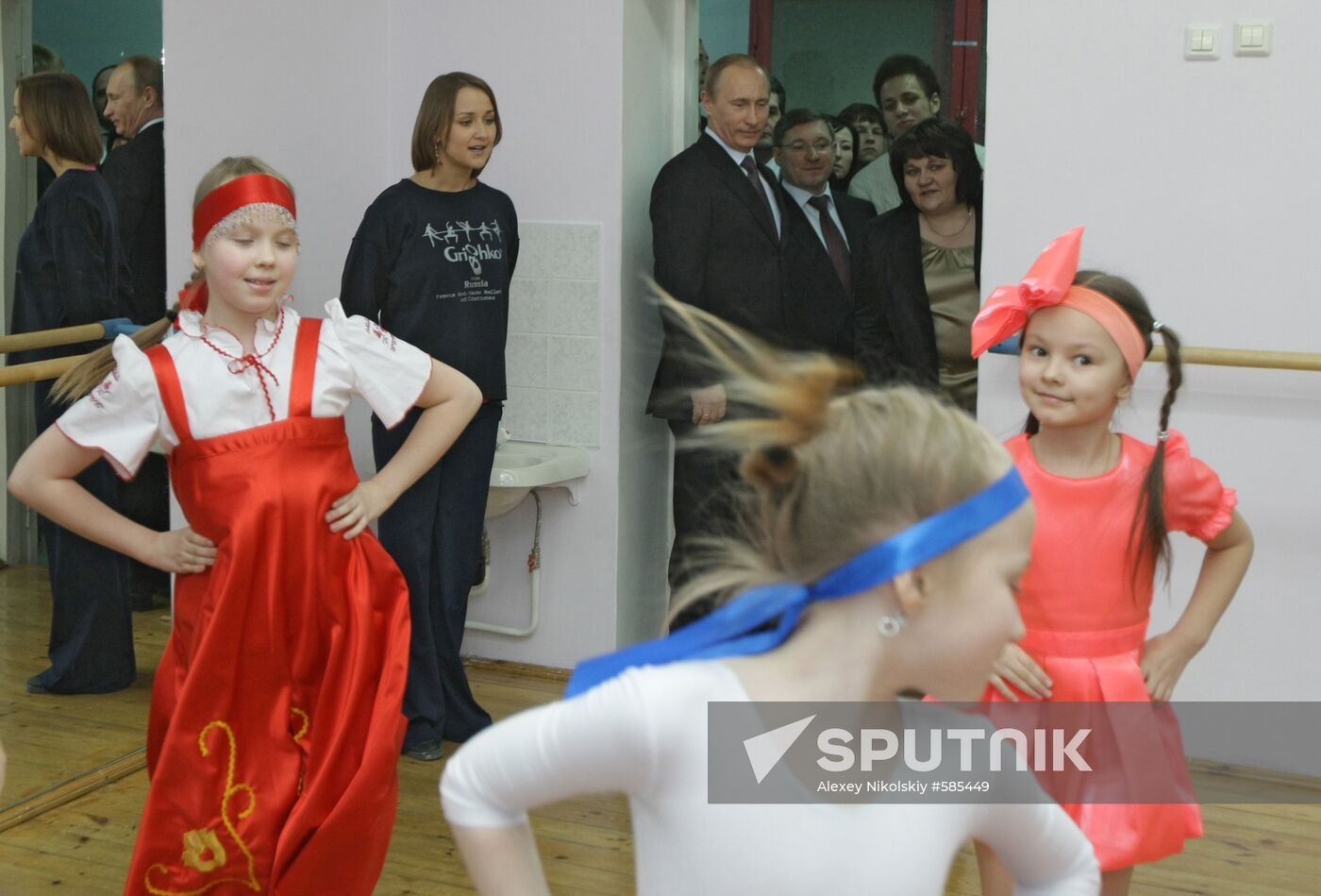Vladimir Putin visits school in Tyumen