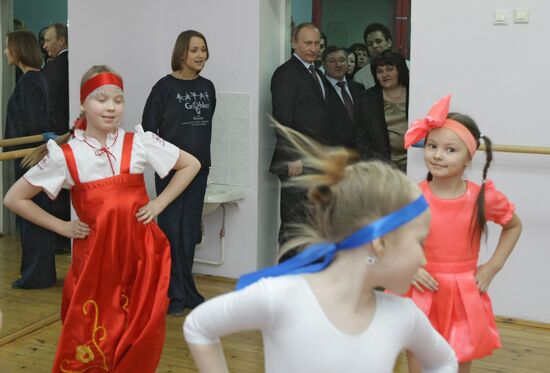 Vladimir Putin visits school in Tyumen