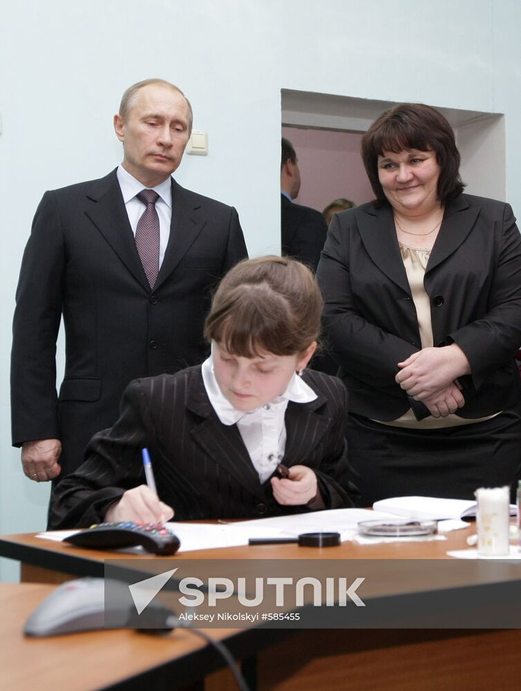 Vladimir Putin visits school in Tyumen