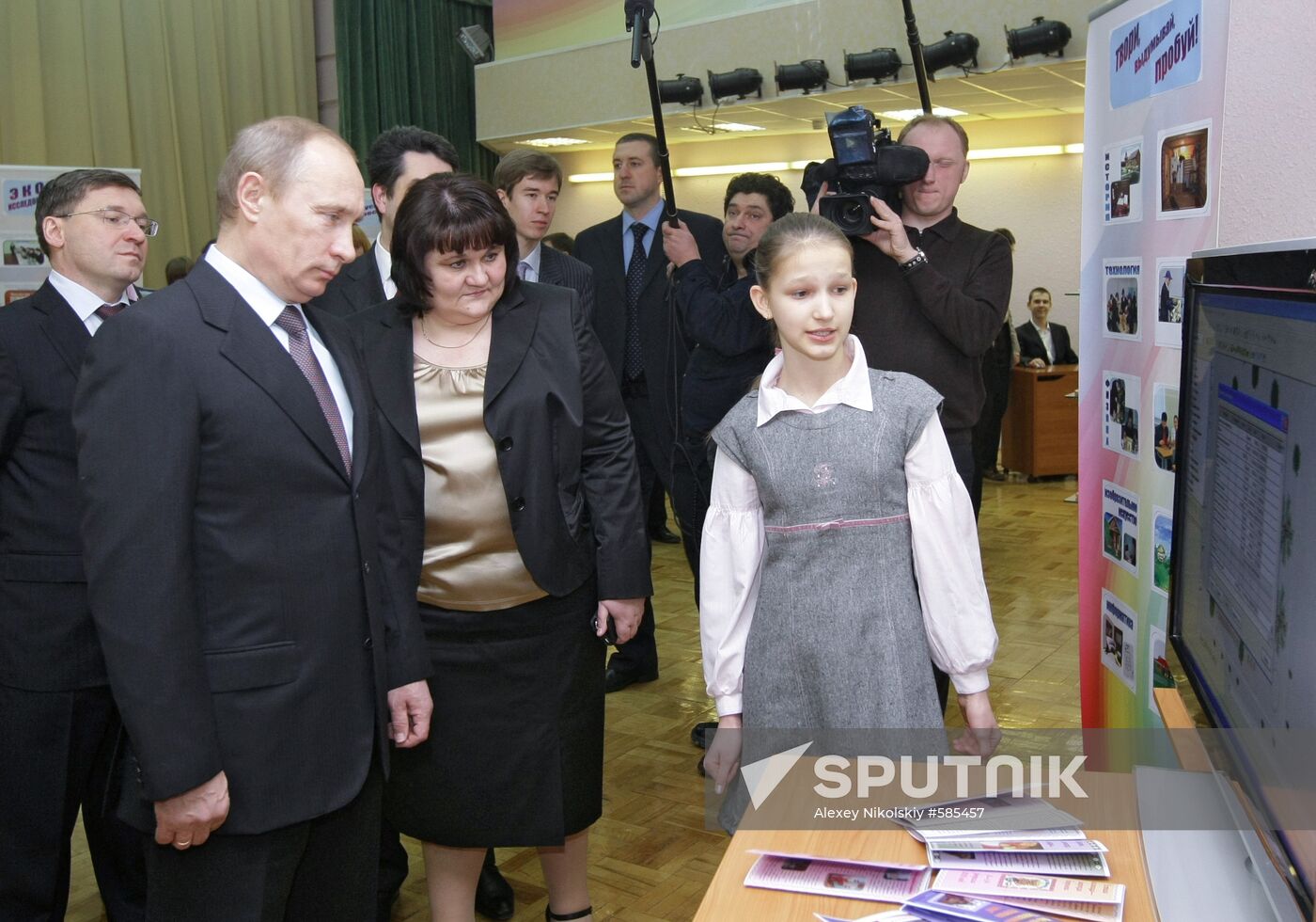 Vladimir Putin visits school in Tyumen