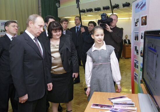 Vladimir Putin visits school in Tyumen
