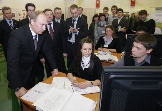Vladimir Putin visits Tyumen Oil Research Center