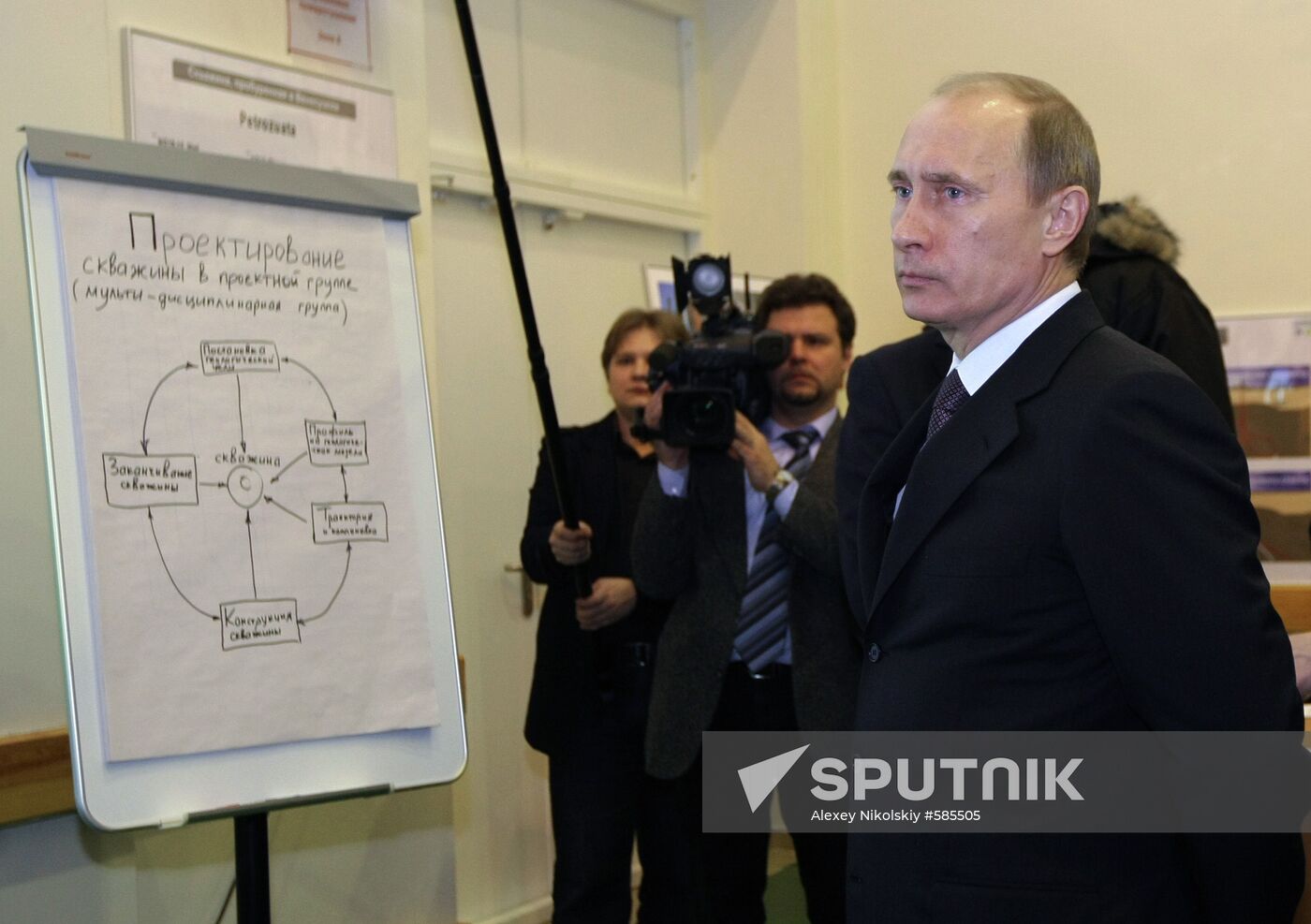 Vladimir Putin visits Tyumen Oil Research Center