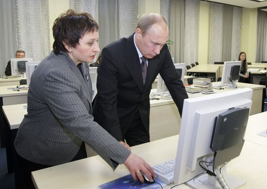 Vladimir Putin visits Tyumen Research Library