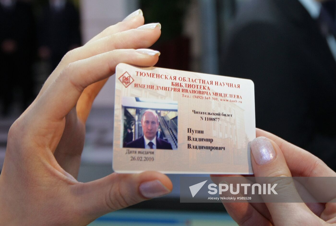 Vladimir Putin visits Tyumen Research Library