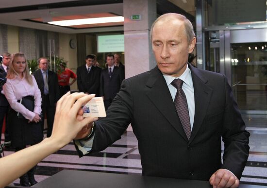 Vladimir Putin visits Tyumen Research Library