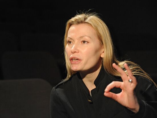 Media preview of "La Pain Dur" at L'ATALANTE Theatre