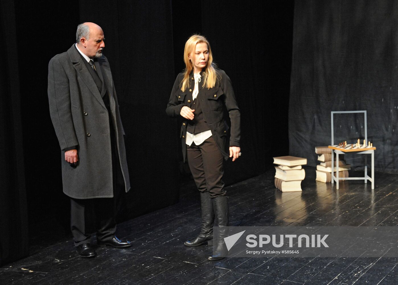 Media preview of "La Pain Dur" at L'ATALANTE Theatre